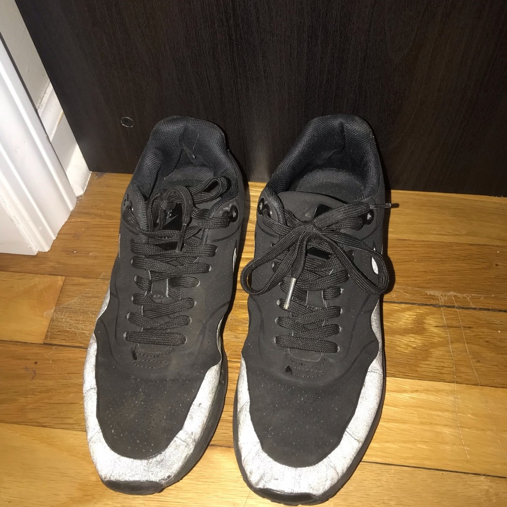 Nike reflective gym shoes